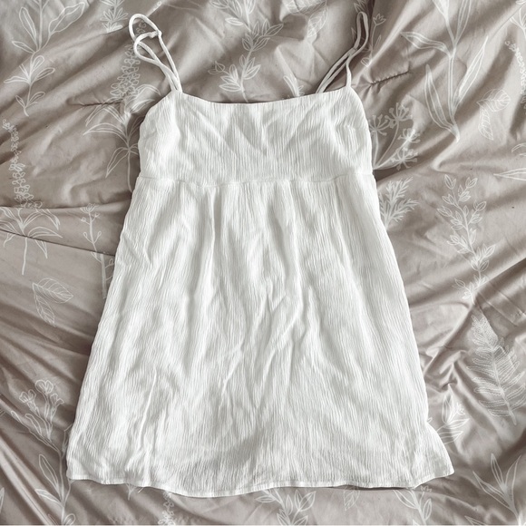 garage white tank top with open back & adjustable straps 🤍 - Picture 1 of 8